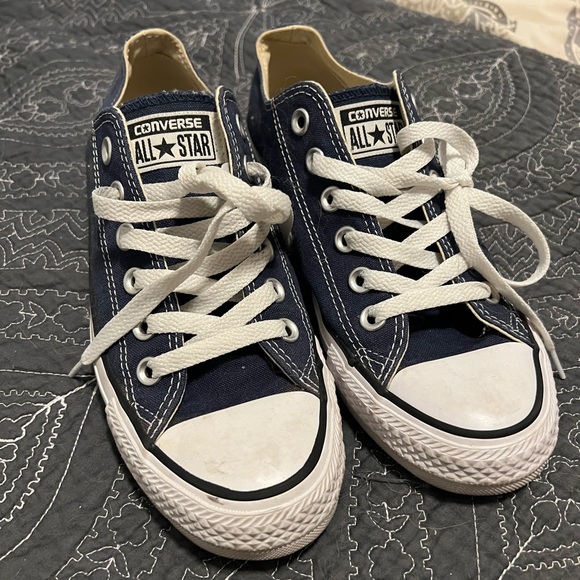 Navy Blue Converse Size 7 - Picture 1 of 4